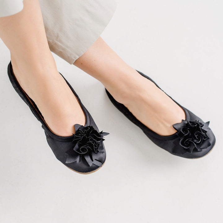 Pampuschen Grace satin schwarz Fabrikladen