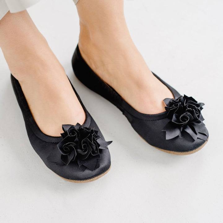 Pampuschen Grace satin schwarz Fabrikladen