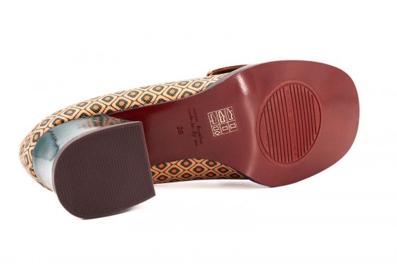 Riccardo Cartillone Chie Mihara TEISIN Brown Bestseller
