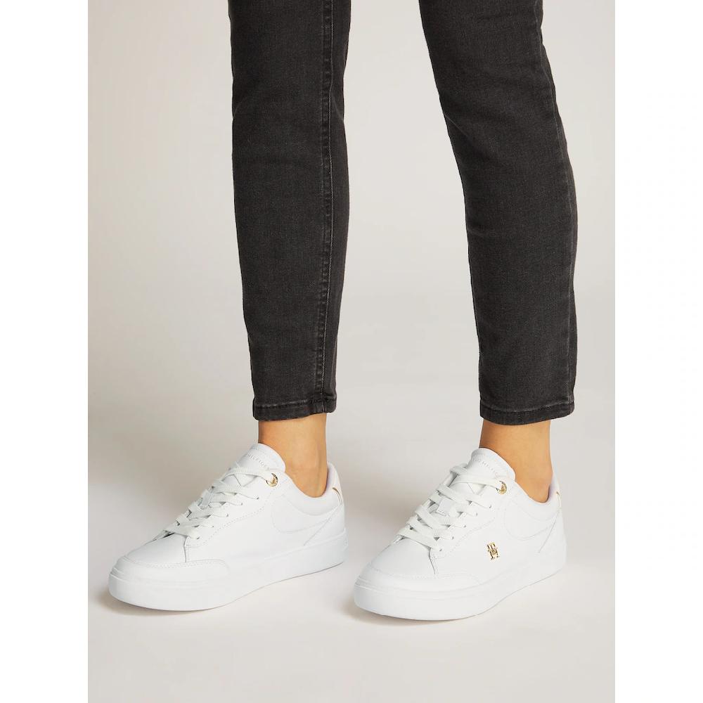 Tommy Hilfiger Plateausneaker »ESSENTIAL CHIC COURT SNEAKER« Freizeitschuh Schnürschuh Halbschuh mit TH-Schmuckelement online kaufen JETZT KAUFEN