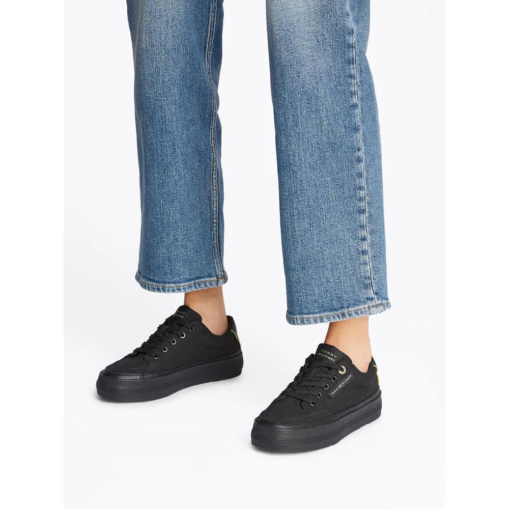 Tommy Hilfiger Plateausneaker »ESSENTIAL VULC TEXTILE SNEAKER« Freizeitschuh Halbschuh Schnürschuh mit goldfarbenen Details online bestellen im Angebot
